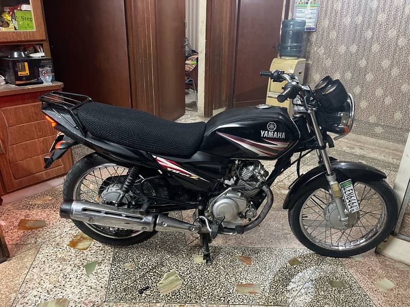 Yamaha YB125Z 2017 model for sale Lahore registered 5