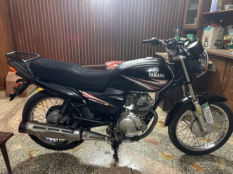 Yamaha YB125Z 2017 model for sale Lahore registered 8