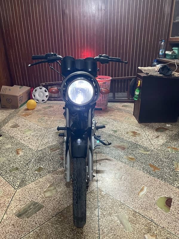 Yamaha YB125Z 2017 model for sale Lahore registered 9