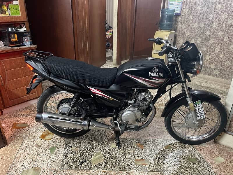 Yamaha YB125Z 2017 model for sale Lahore registered 11