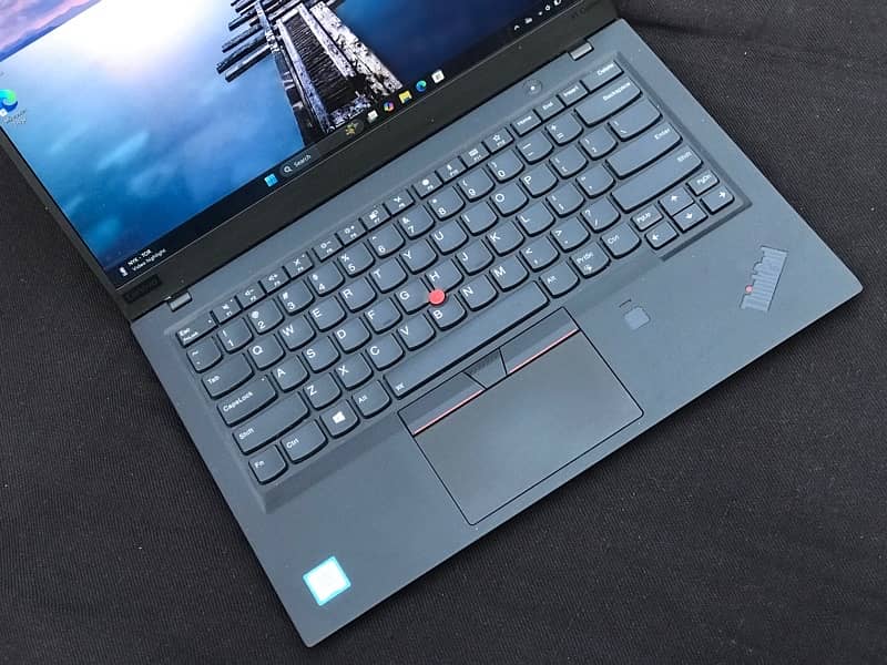 Lenovo Thinkpad X1 Carbon i5-8th gen 4