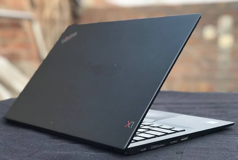 Lenovo Thinkpad X1 Carbon i5-8th gen 6