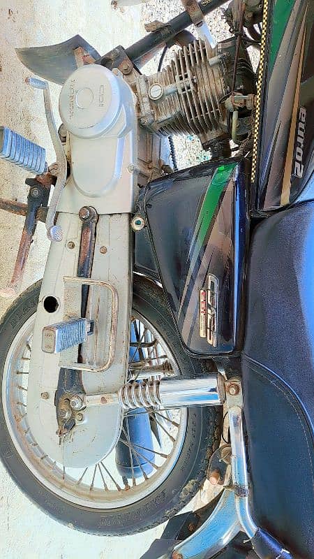 Honda 125 blac colour for sale in good condition. . (urgent ) 0