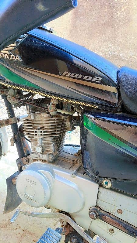 Honda 125 blac colour for sale in good condition. . (urgent ) 1