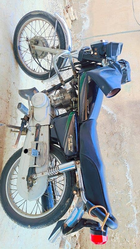 Honda 125 blac colour for sale in good condition. . (urgent ) 5