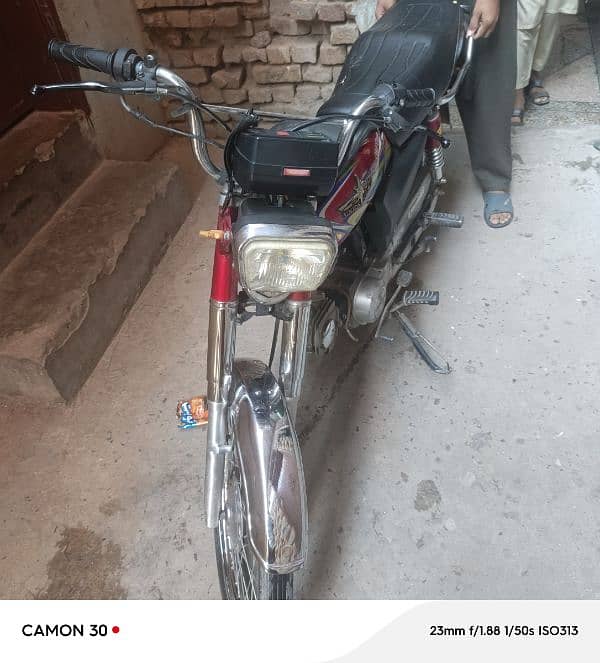 acha bike hai  hai 10 by 10 hai 03365855590 0