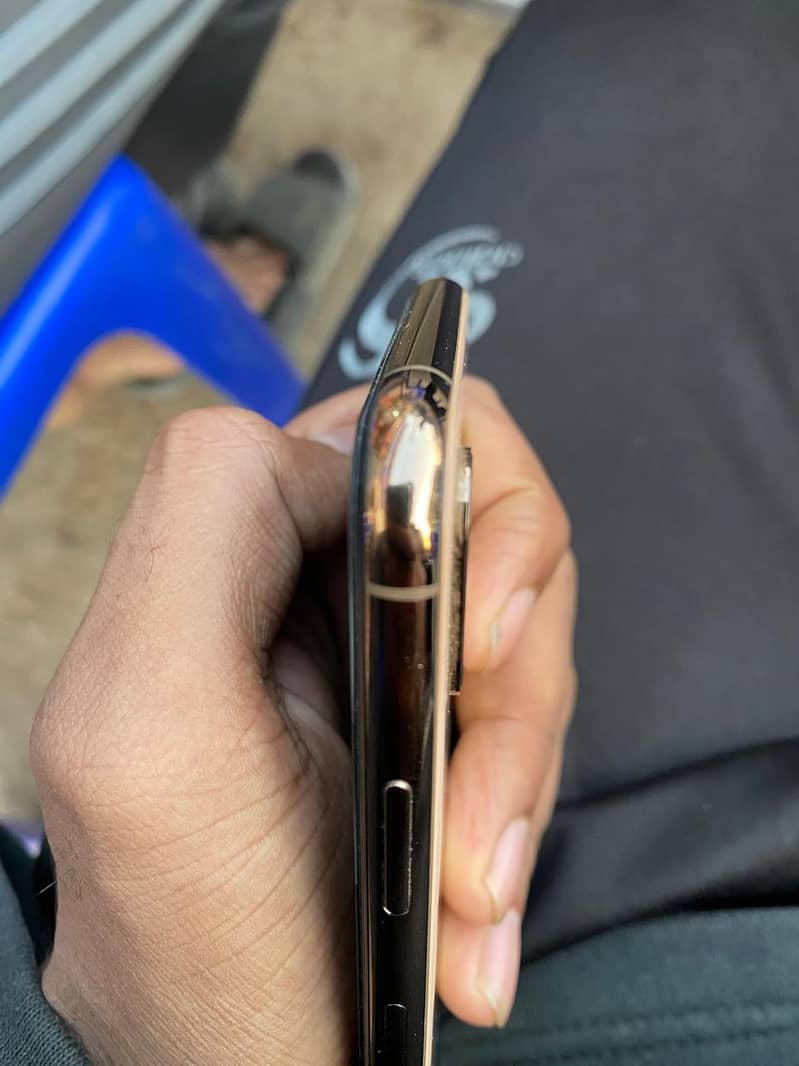 Apple iPhone Xs 3