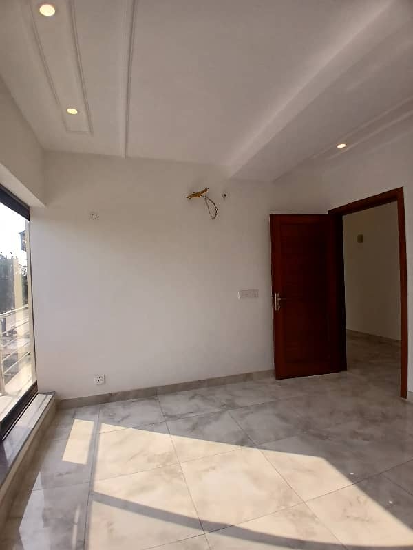 1 bedroom brand new 1st entry appartment original picture original price 2