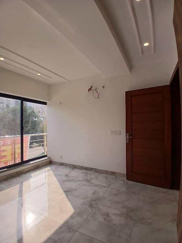 1 bedroom brand new 1st entry appartment original picture original price 3