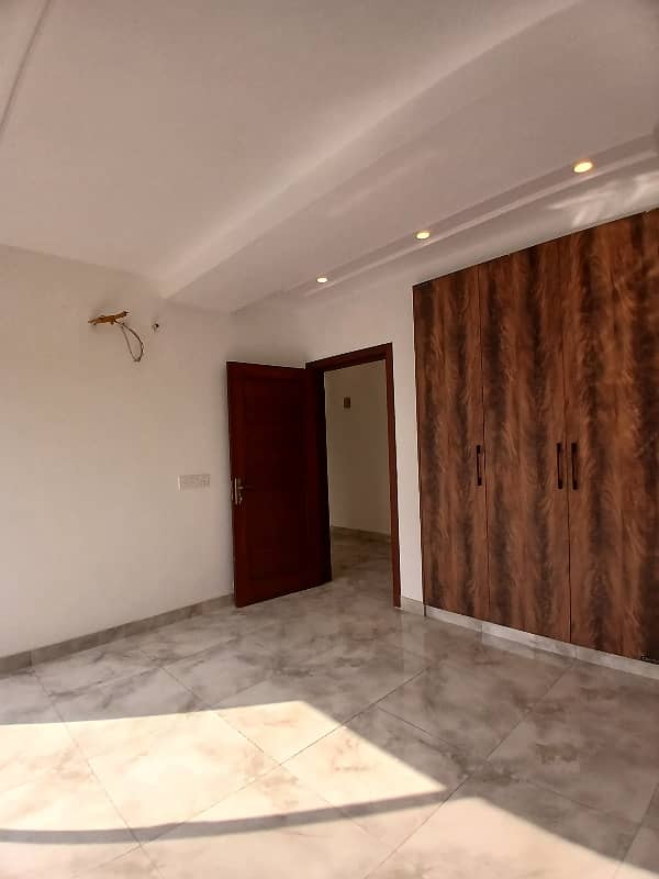 1 bedroom brand new 1st entry appartment original picture original price 5