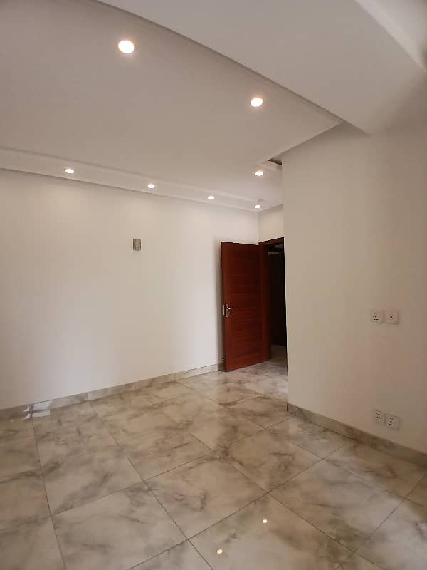 1 bedroom brand new 1st entry appartment original picture original price 11