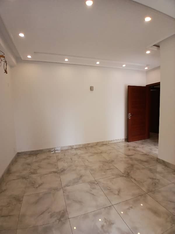 1 bedroom brand new 1st entry appartment original picture original price 12