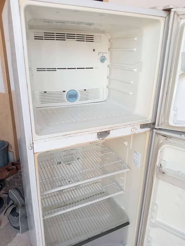 Dawlance Refrigerator urgent sale call number 03476047651 7