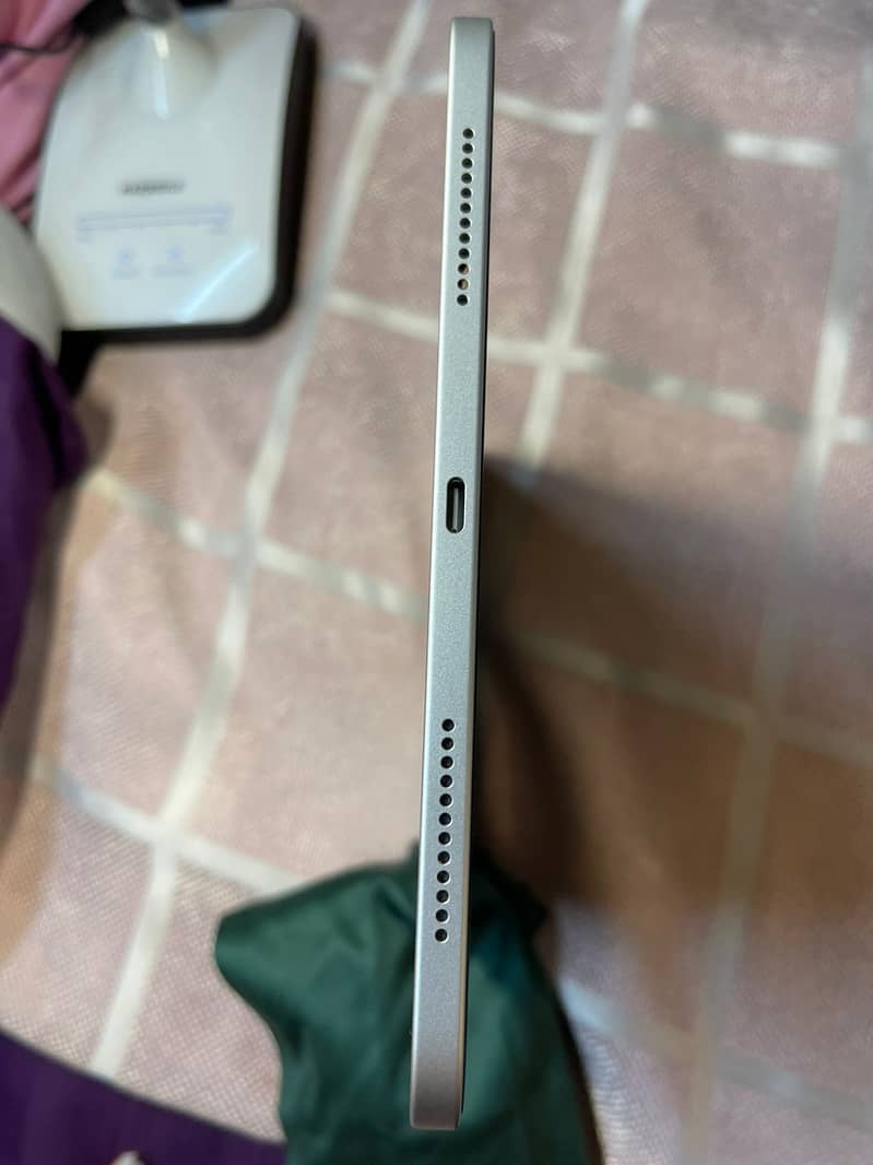 iPad 10th Gen 64 Gb (Silver and Blue) 3