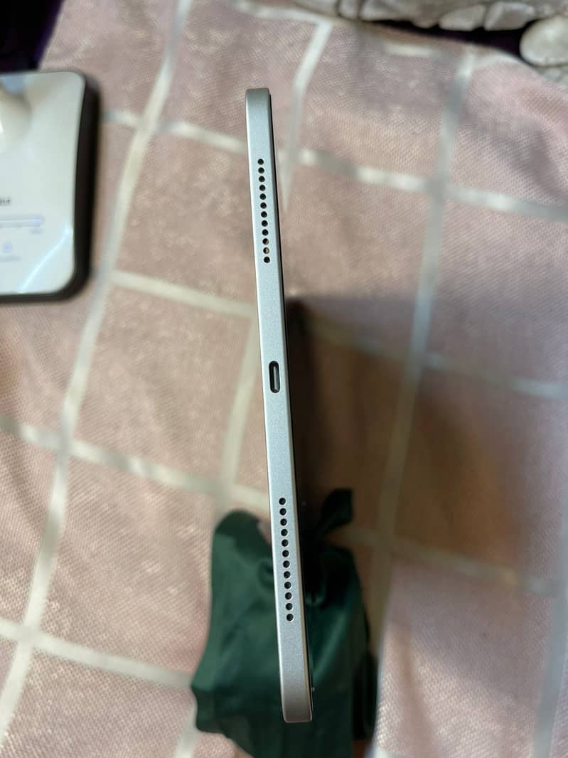 iPad 10th Gen 64 Gb (Silver and Blue) 4