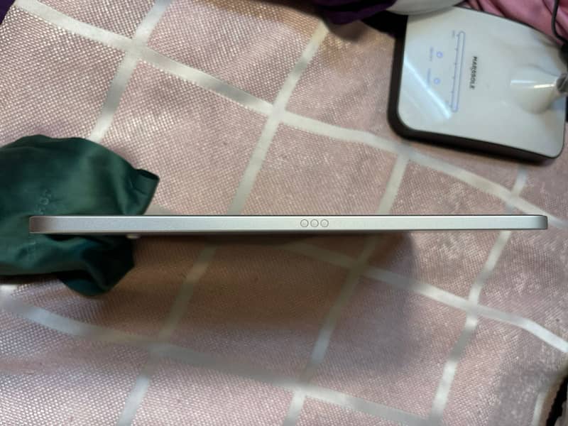 iPad 10th Gen 64 Gb (Silver and Blue) 5