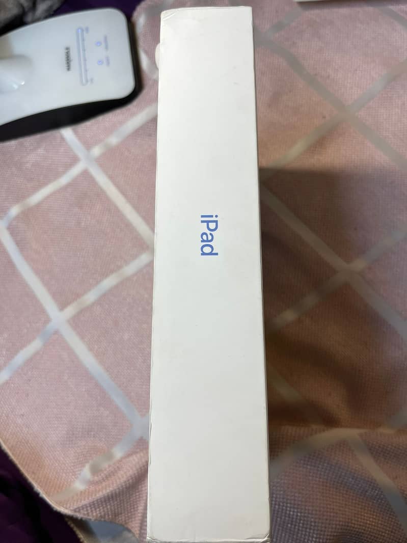 iPad 10th Gen 64 Gb (Silver and Blue) 11