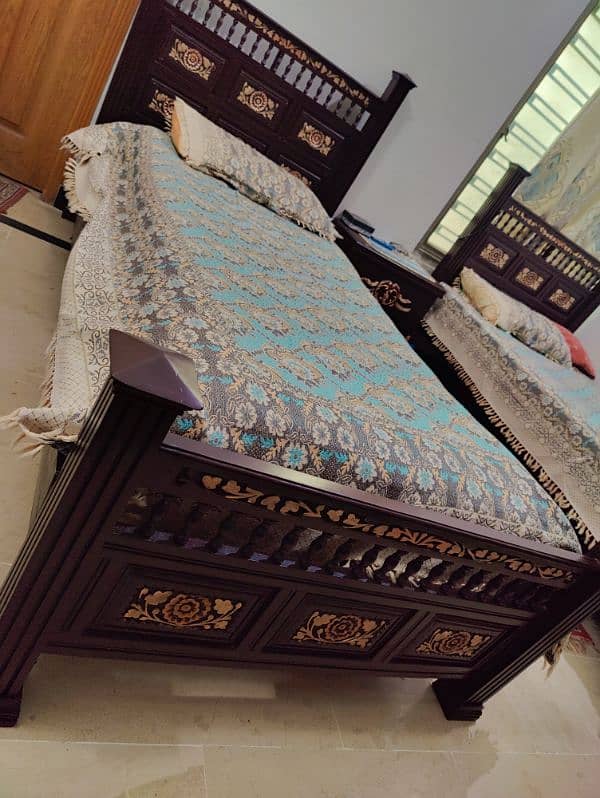 Chinioti single bed set with mid table new excellent condition. . . 2