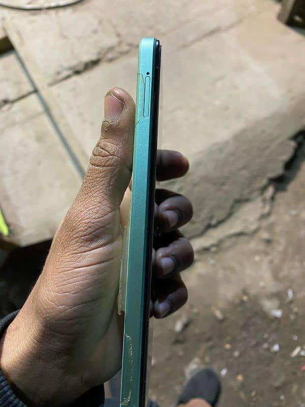 vivo Y03 condition 10 by 10 hy 4+4 128 4