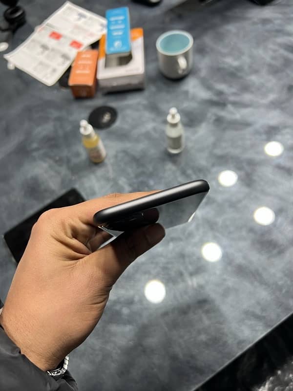 iphone 11 64gb JV 100health waterpack non active 1