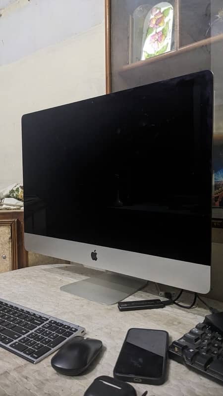 Imac Late 5k 27 inch Itel core i5 6th generation 0