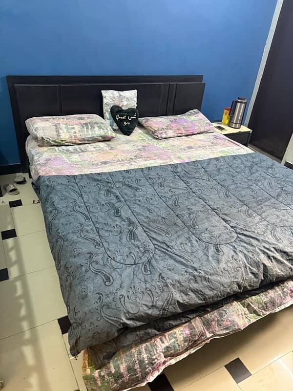 Zubaidas Branded King sized Bed with Mattress 0