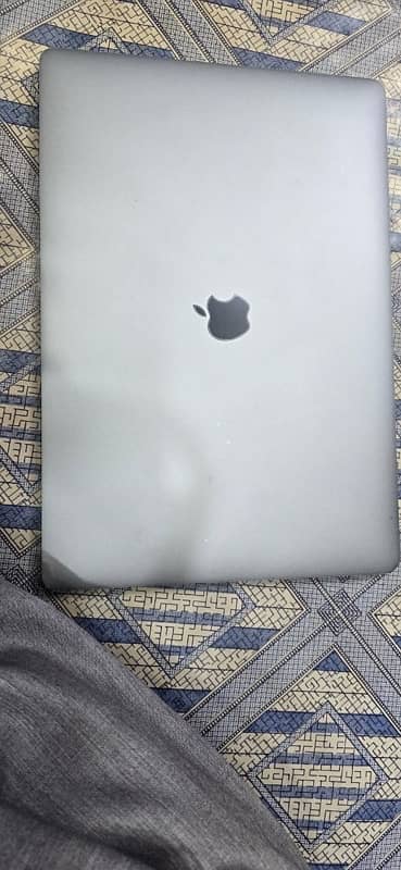 Macbook pro 2018 (core i9) 32/512 (15 inch) 3