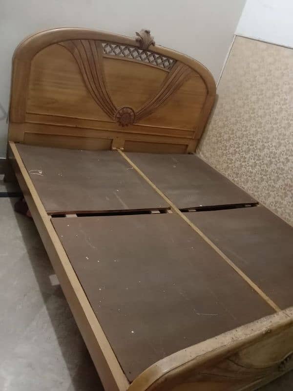 I am selling my double king size bed in good condition 0