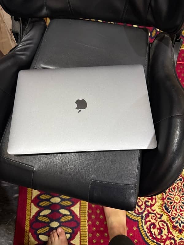 MacBook Pro 512gb ssd plus 4gb graphic card 1