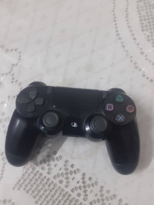 Ps4 original controller 10/10 condition 1