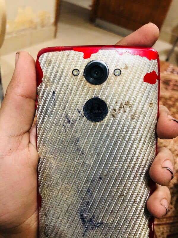 Motorola Droid turbo 1