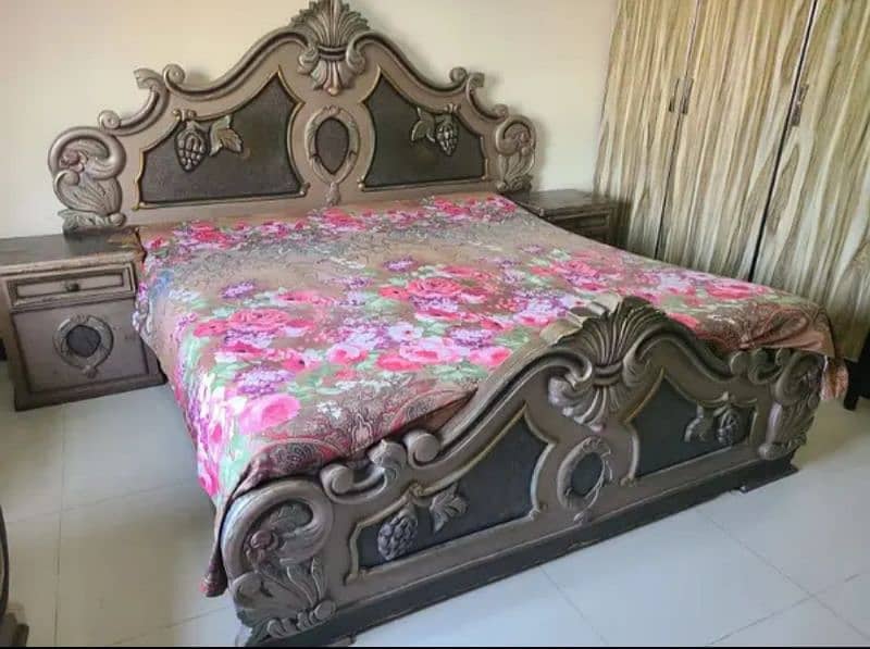 King Size Bed for Sale in Lahore – Excellent Condition 0