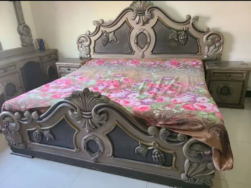 King Size Bed for Sale in Lahore – Excellent Condition 1