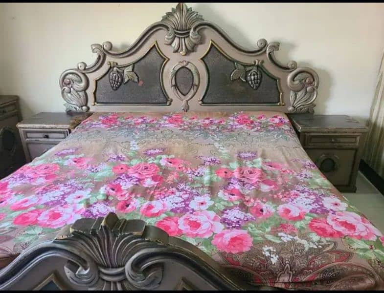 King Size Bed for Sale in Lahore – Excellent Condition 2