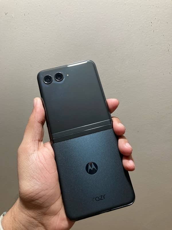 Motorola Razer 40ULTRA 1