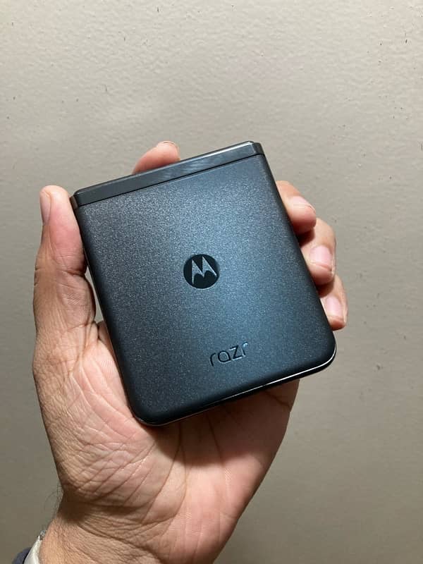 Motorola Razer 40ULTRA 3