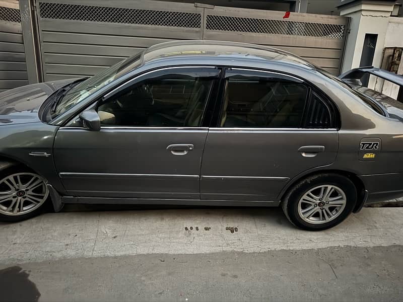 Honda Civic EXi 2004 1