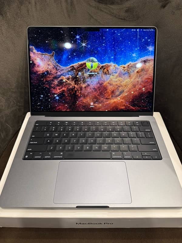 Macbook Pro M1 pro 14 inch MKGP3LL/A 1