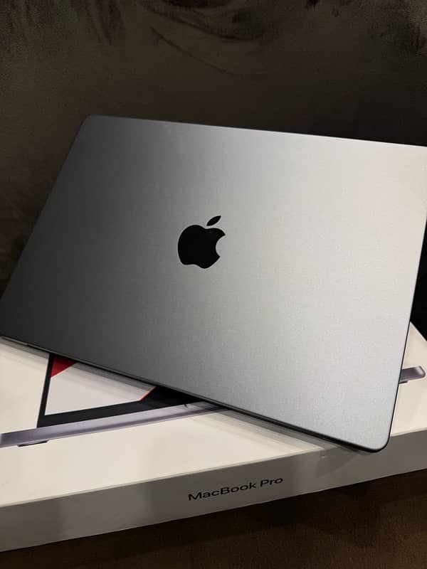 Macbook Pro M1 pro 14 inch MKGP3LL/A 4