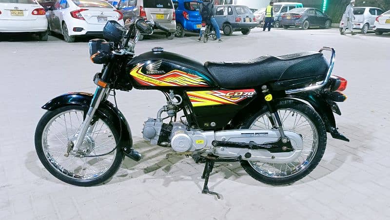 Honda CD-70 Euro2 2020 model Karachi num 1st owner Genuine condition 7