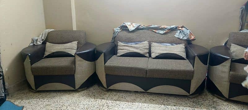 4 seater sofa for sell urgent 2