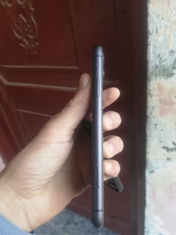 iphone 11 black colour 4