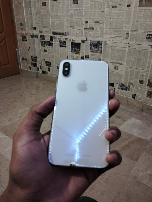 Iphone X 64gb nonpta factory unlock 10/9 condition Dubai import 1