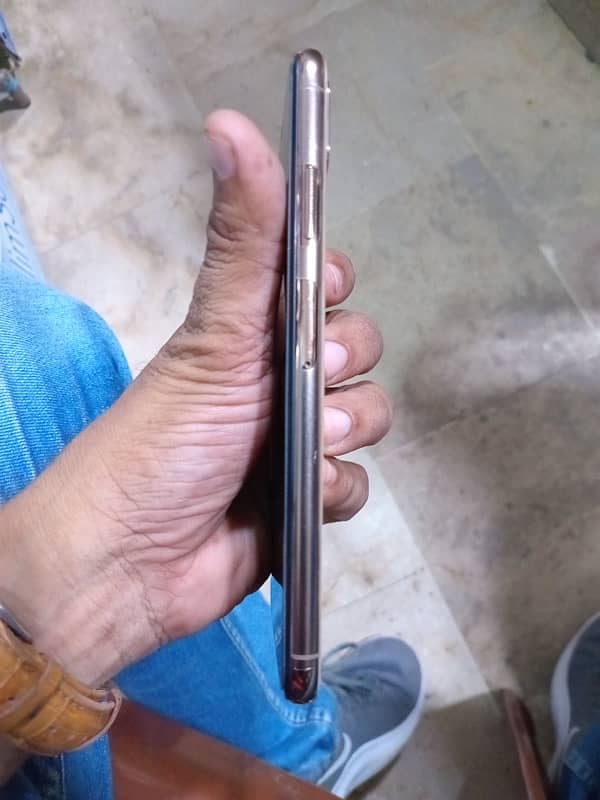 iphone xs max  pta aproved with box 5