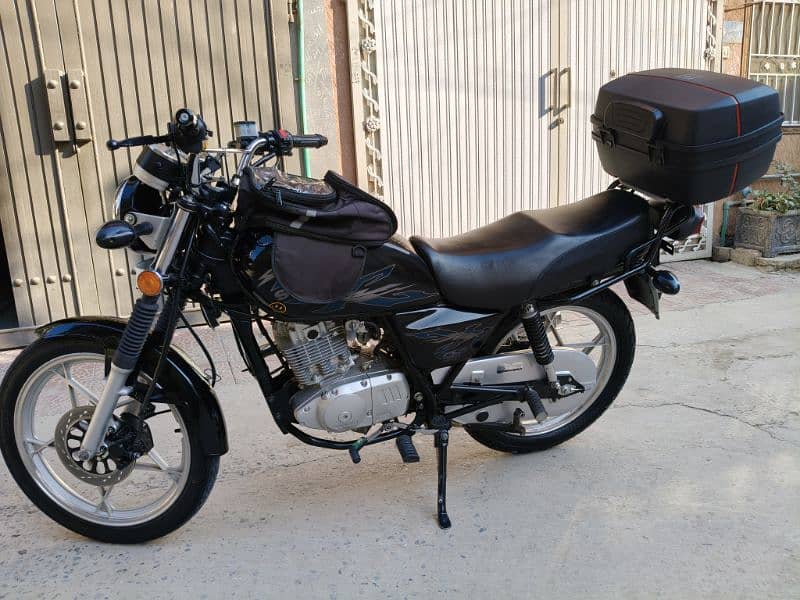 Suzuki GS 150 SE 2022 4