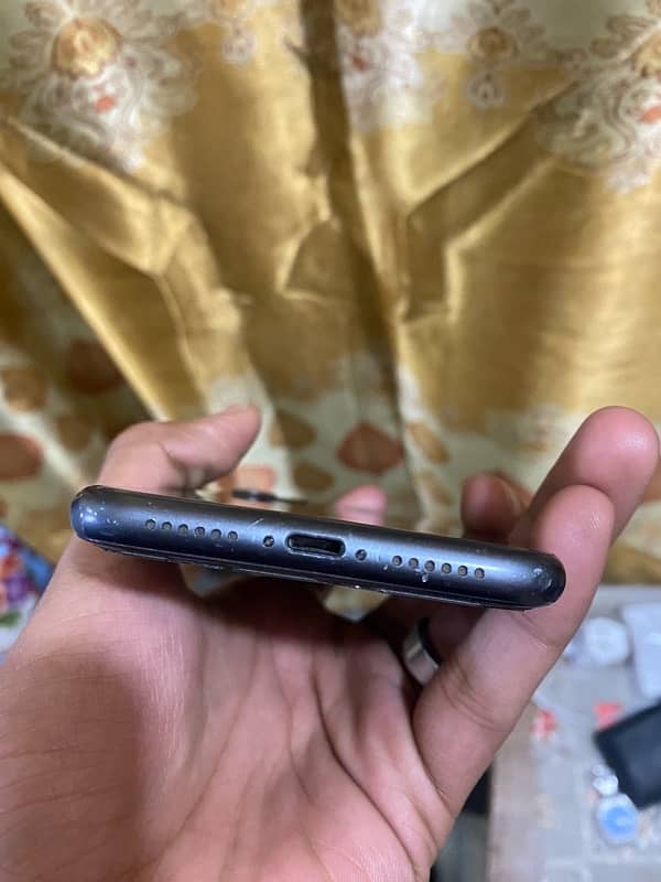 IPhone 11, PTA Approved 4