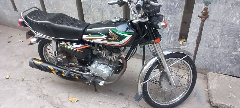 Honda CG 125 black colour registration Gujranwala 1