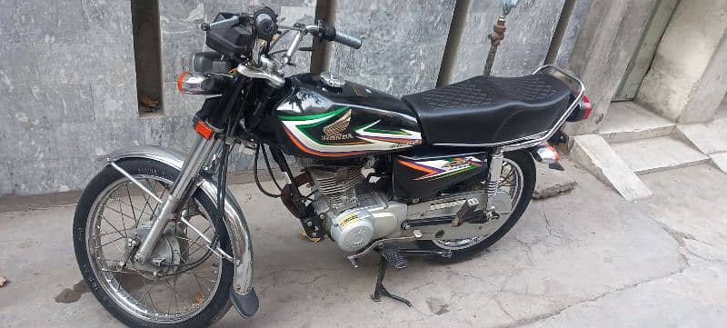 Honda CG 125 black colour registration Gujranwala 4