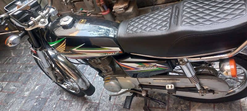 Honda CG 125 black colour registration Gujranwala 7