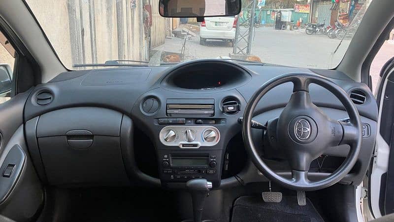 Toyota Vitz 2004 4